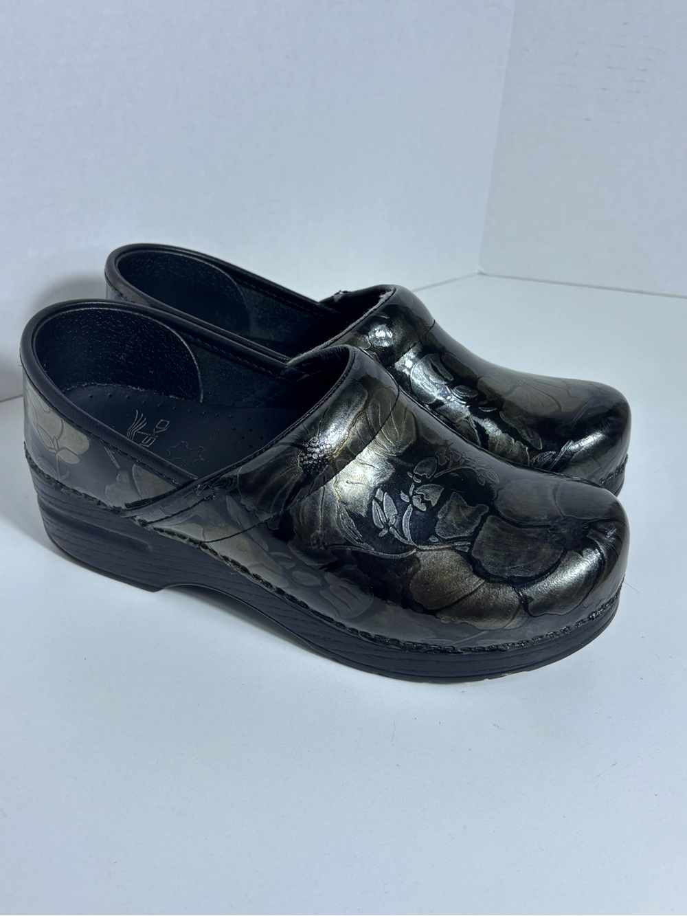 Women’s Dansko Black Metallic Floral Clogs Sz 37